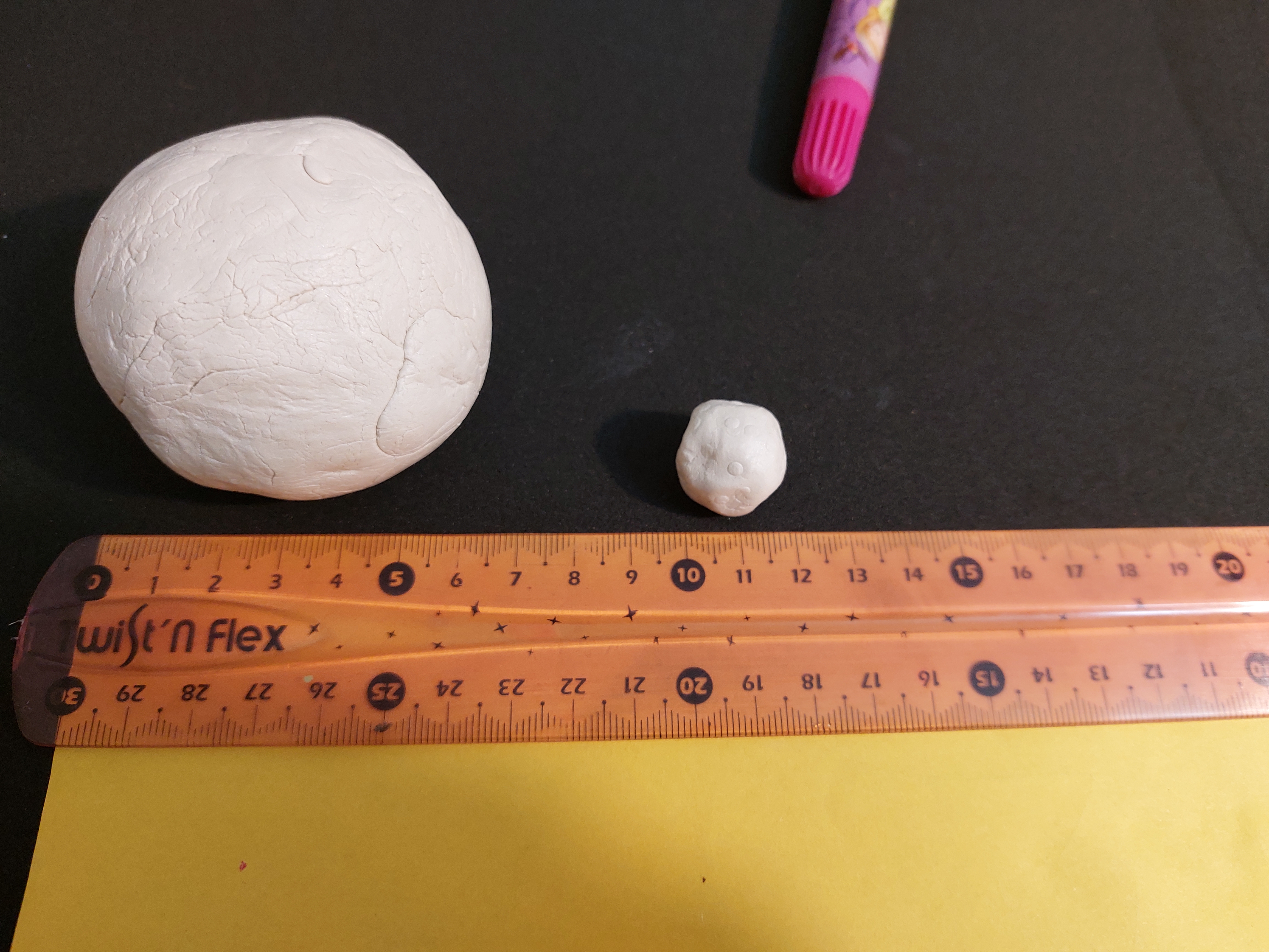 Ejemplo de un modelo a escala sencilla del sistema Tierra-Luna